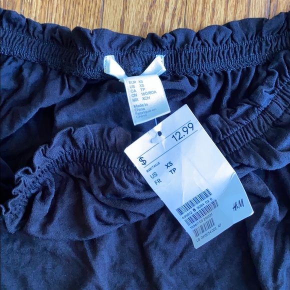 Old Navy Black off the shoulder short sleeve top - Picture 3 of 3